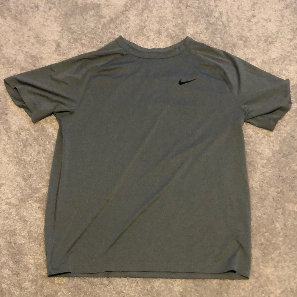 Nike Men's Gray T-Shirt